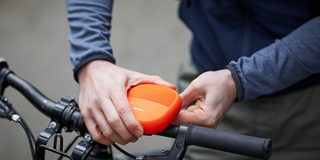 SoundLink Micro Bluetooth speaker an einem Fahrradlenker