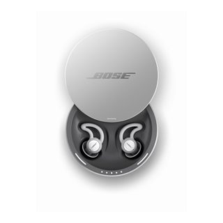充電ケースに収められたBOSE NOISE-MASKING SLEEPBUDS