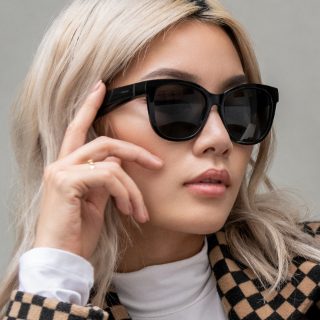 Woman wearing Bose Frames Soprano