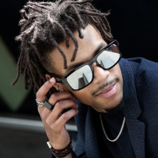 Man wearing Bose Frames Tenor
