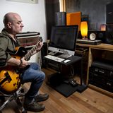 Iñaki with the Bose S1 Pro.