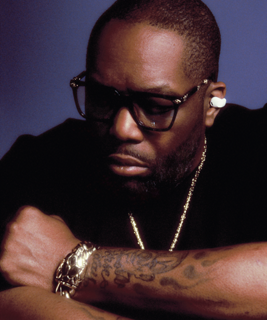 Killer Mike wearing Bose Ultra Open Earbuds.