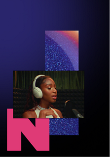 Normani portant le casque Bose QuietComfort 45