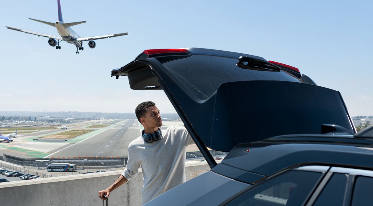 How noise cancelling headphones make aeroplane travel better | Bose