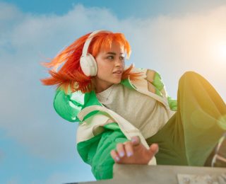 空の旅をより快適にするノイズキャンセリングヘッドホン | ボーズ