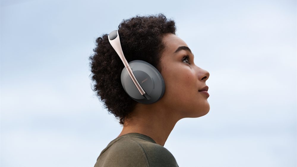 bose nc 700 with charging case