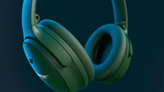 Bose QuietComfort - Auriculares inalámbricos con cancelación de ruido,  Bluetooth con hasta 24 horas de duración de la batería, color verde ciprés