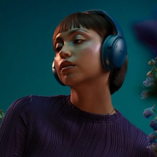 Woman wearing Bose QuietComfort Headphones