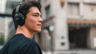 Man wearing Bose QuietComfort SE Headphones