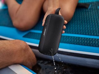 Bose Soundlink Flex - waterproof bluetooth speaker, Black - Doneo